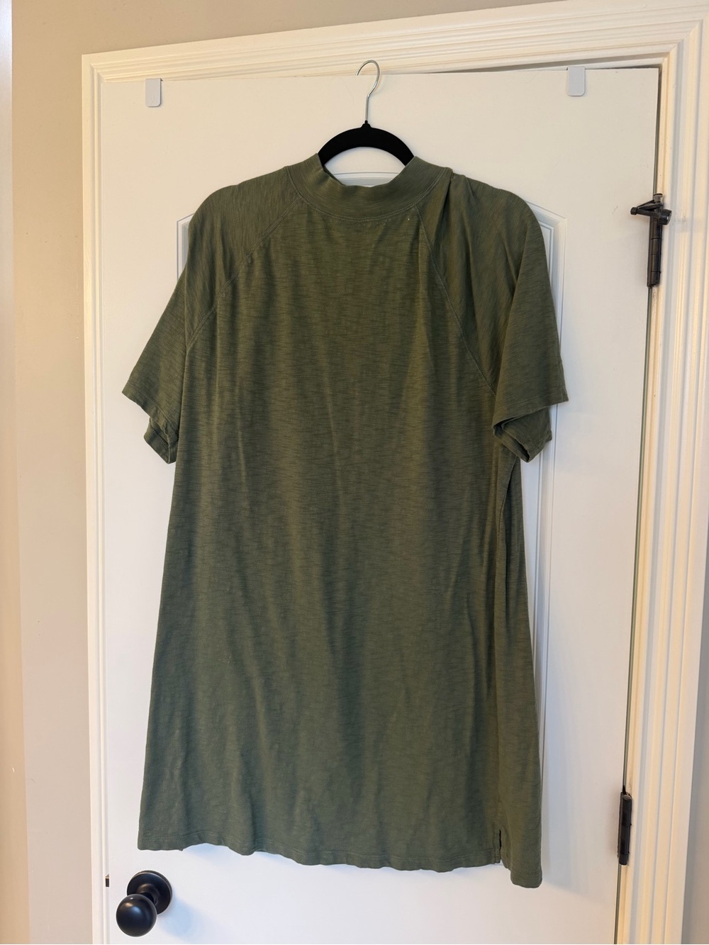 Universal Thread Olive Green Short Sleeve Crewneck Tee